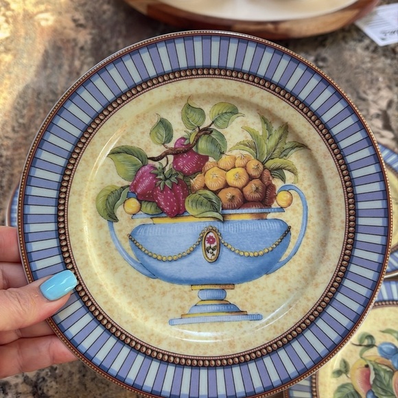 Set of 4 Porcelain 1855 Limoges Renaissance collection plates 7.75” dessert - Picture 3 of 14